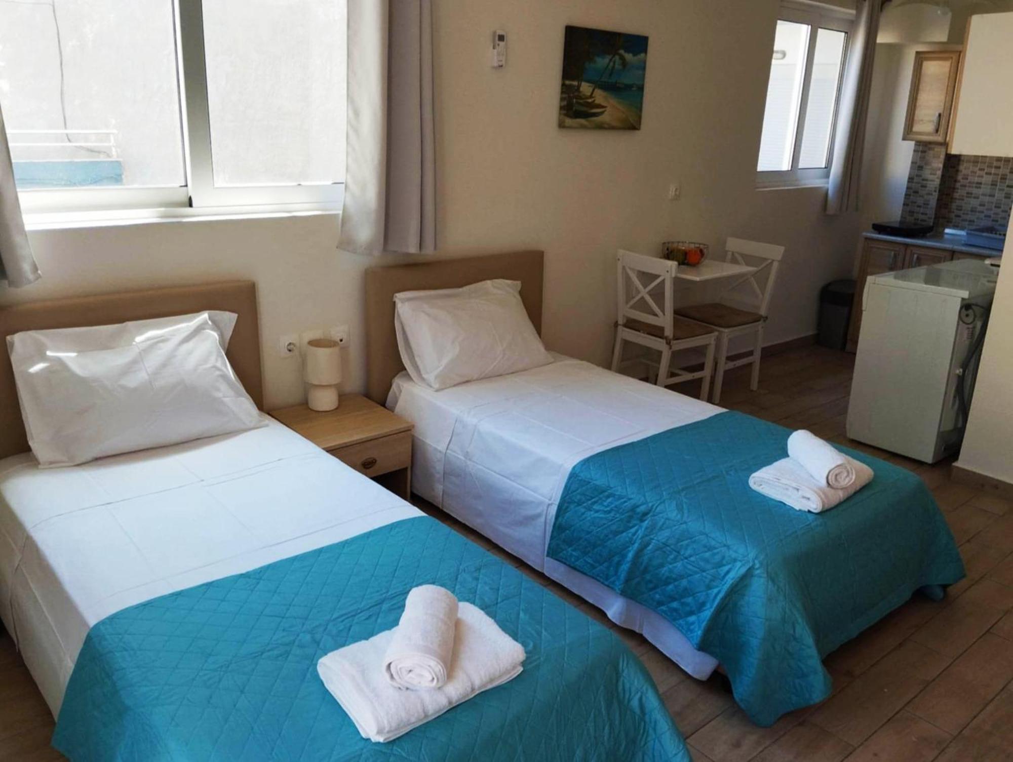 Lilian's Seaview-party Street-youth * Rhodes City