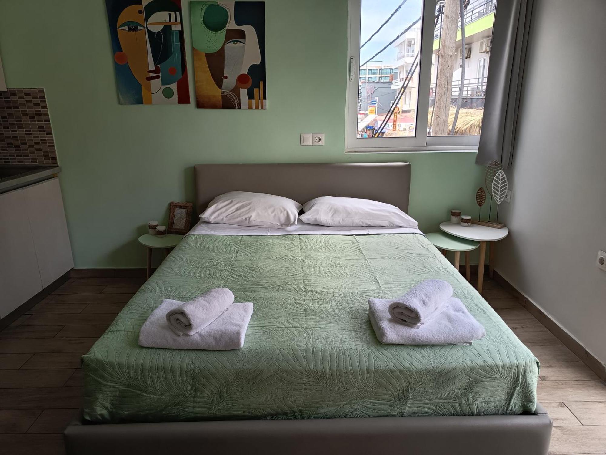 Lilian's Seaview-party Street-youth Apartment Rhodes City