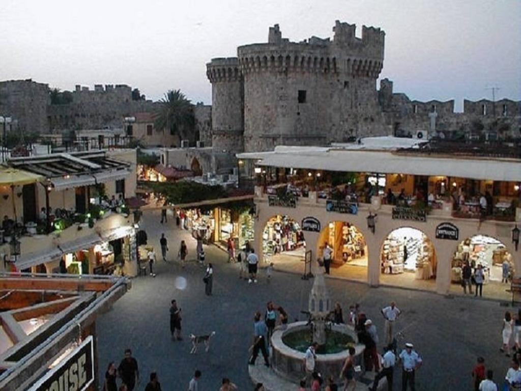 Lilian's Seaview-party Street-youth * Rhodes City
