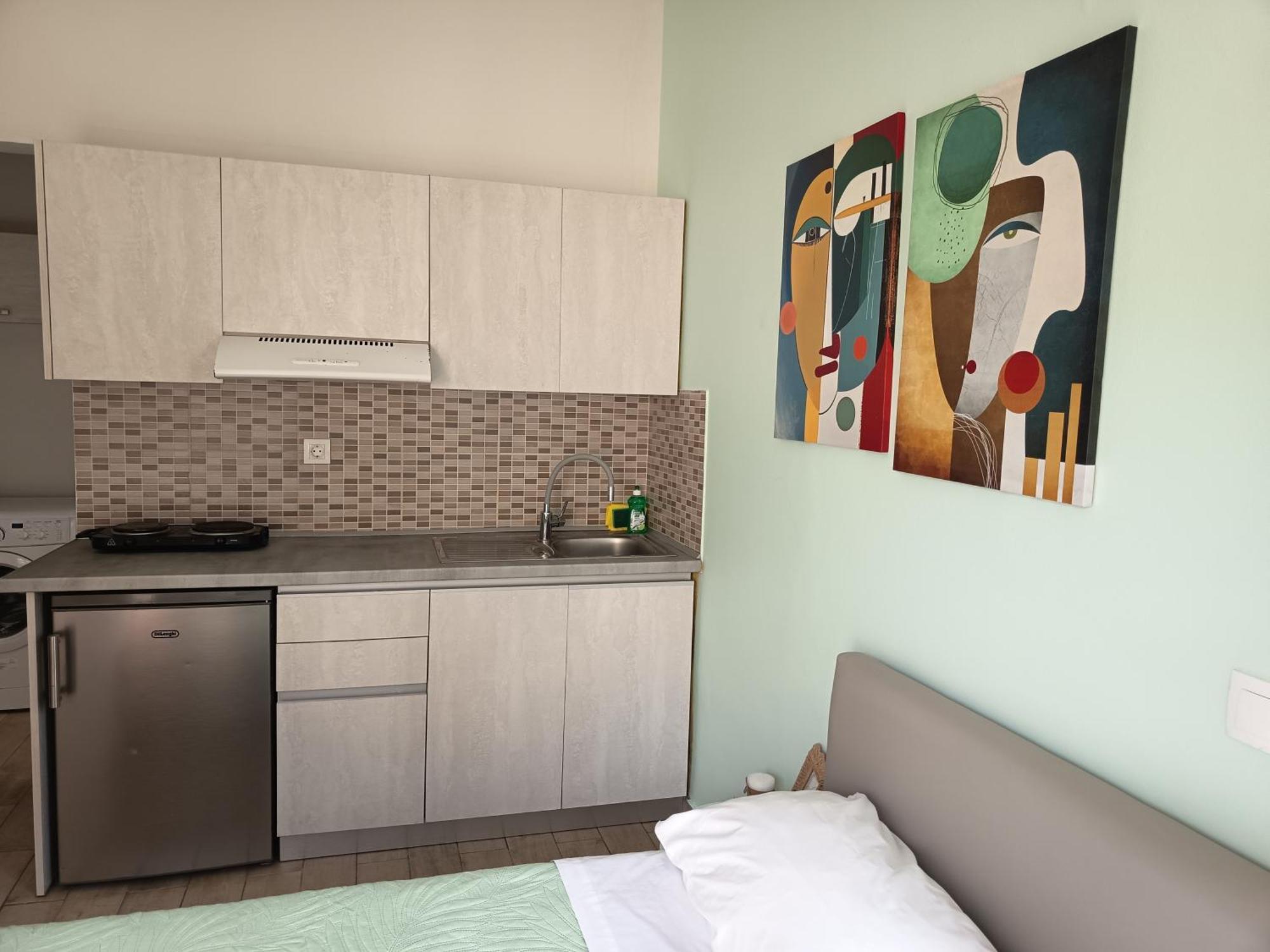Lilian's Seaview-party Street-youth Apartament Rhodes City